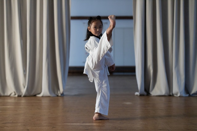 Dziewczynka ćwicząca Judo